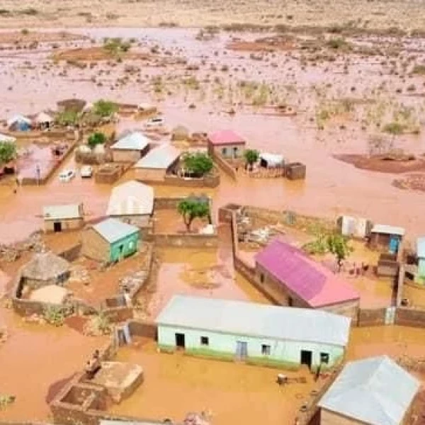 Heavy rains trigger flash flooding in Somalia, 500,000 displaced