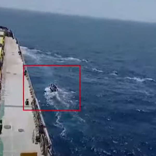 Pirates Want $5M and Threaten to Kill Crew as Bulker is Taken to Somalia