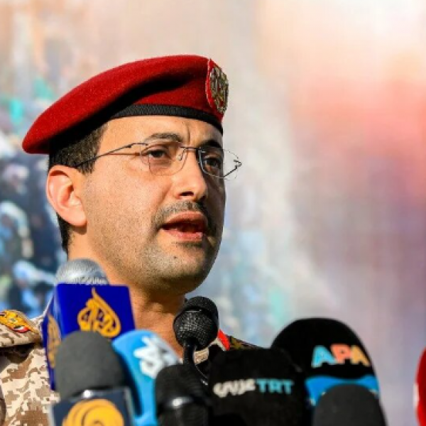 Mushukda kamming haqida ruscha videolarni tomosha qiling.