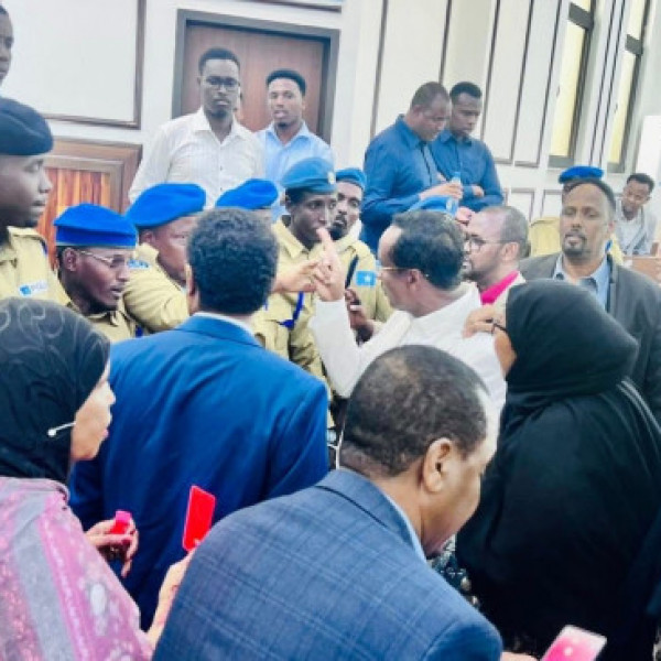 Clashes erupt in Somali parliament as constitutional debate derailed