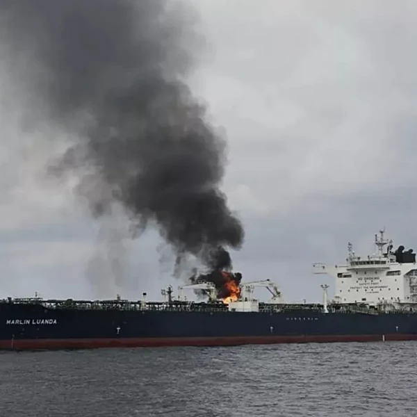 Houthi Maritime Drone and UAV Strike Hits US-linked Oil Tanker in Red Sea