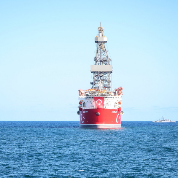 Oil Rig Protection Vessels Turkey's deep-sea drilling vessel Cagri Bey arrives in Somalia first ...